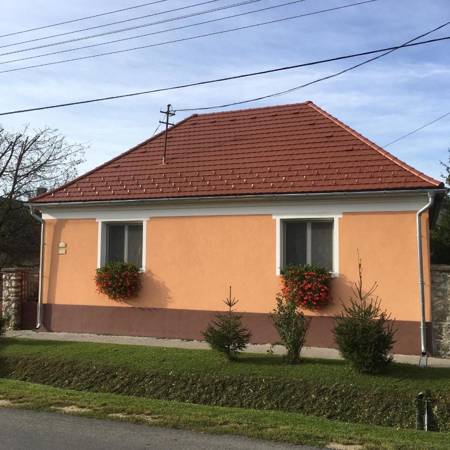 Bakonybél Liliom Vendeghaz酒店 外观 照片